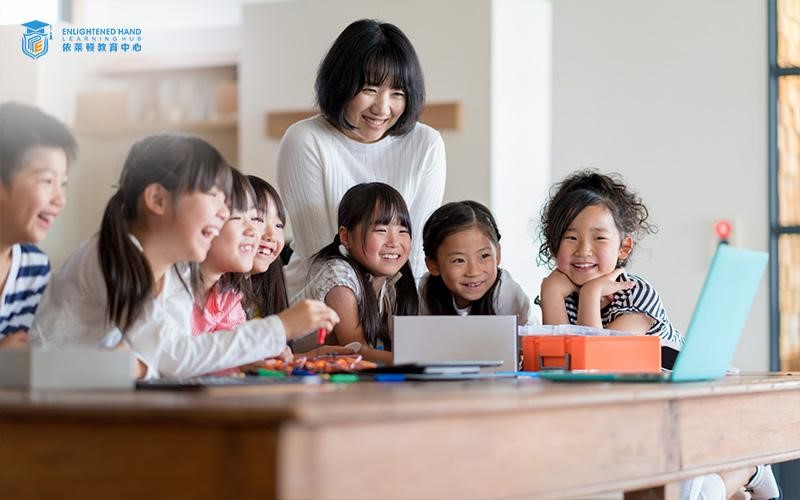 Group of students with teacher in an Enrichment class